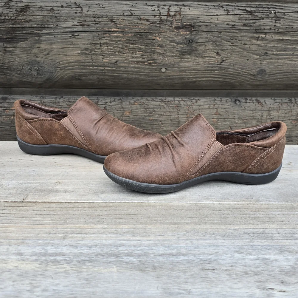 Baretraps NEW Naydia Y2K Boho Minimalist Distressed Comfort Loafer Flats 7.5M